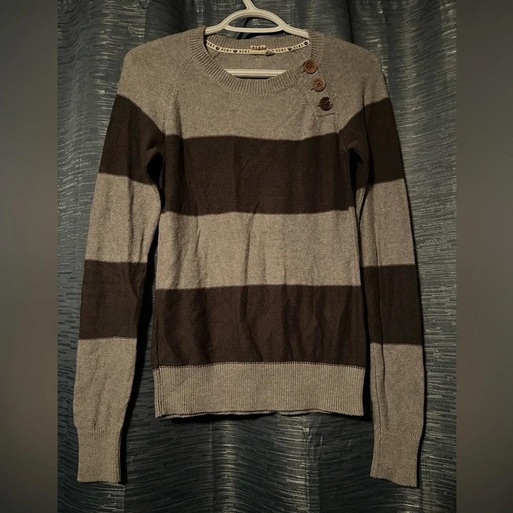 3/$15 Roxy Sweater - Picture 1 of 4